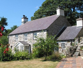 Coed y Berclas cottage, private orchard with stunning views